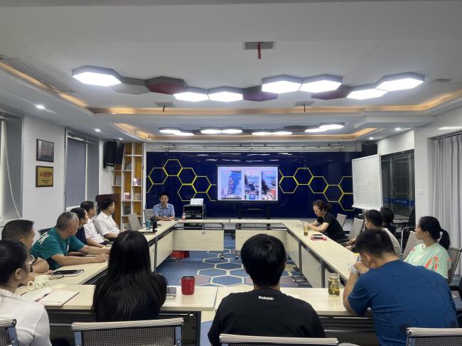 图为培训现场